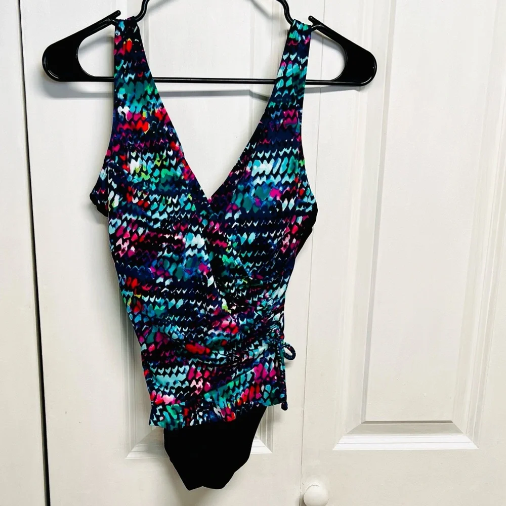 St John’s Bay  Multi-Color Pattern One-Piece Swimsuit size 8